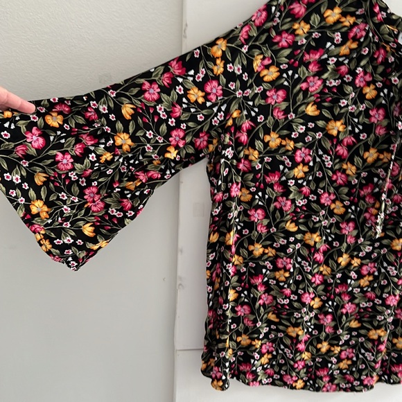 Old Navy Black floral blouse with 3/4 length bell sleeve and bow tie. - Picture 7 of 15